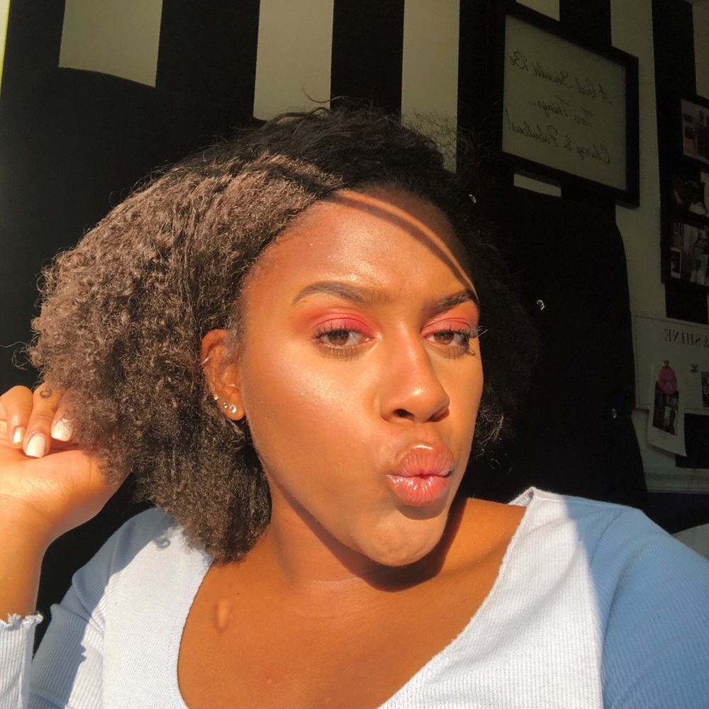 Meet your Posher, Tia